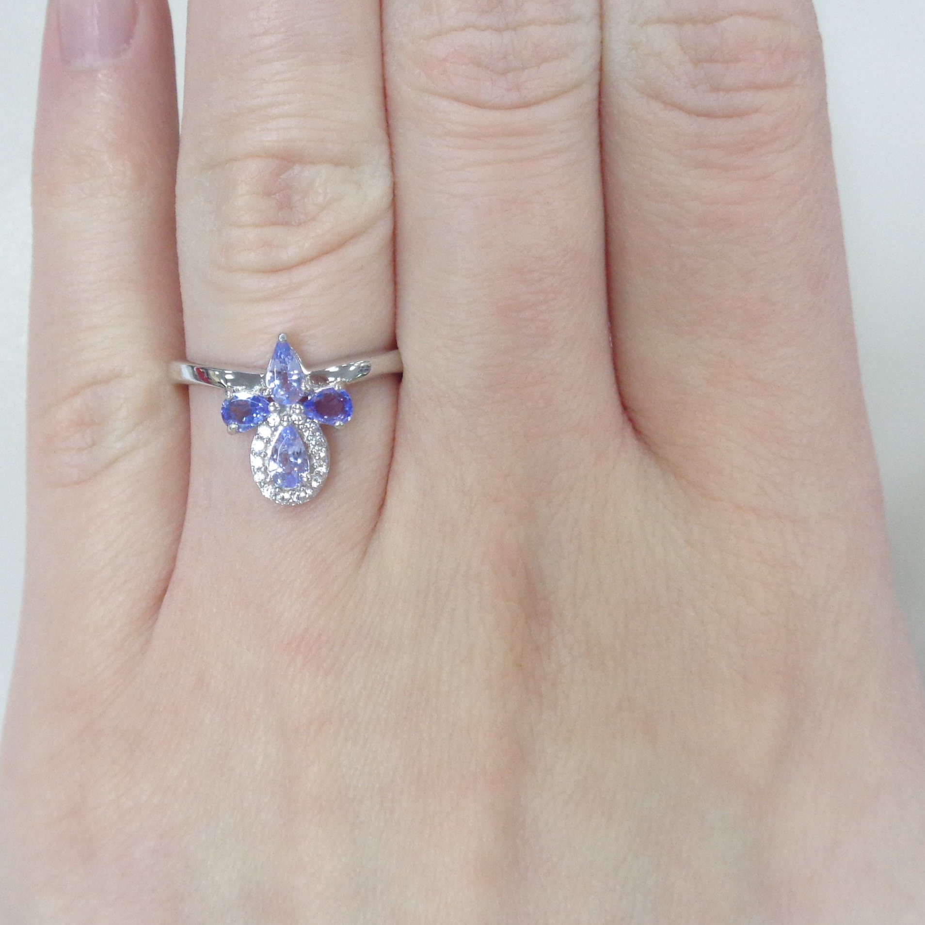 Серебряное кольцо с танзанитами